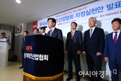 '졸속' 프랜차이즈 자정안, '매출 100조·고용 100만명' 산업 발전에 독