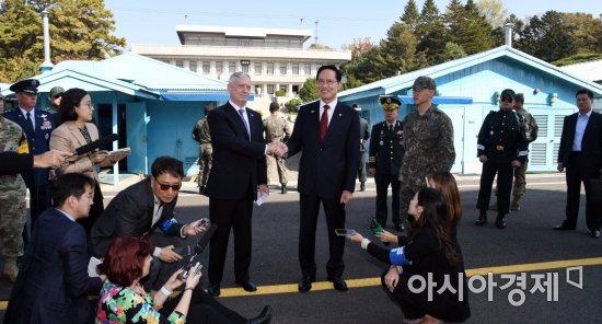 JSA 찾은 매티스 美 국방장관 "우리 목표는 전쟁 아닌 한반도 비핵화"