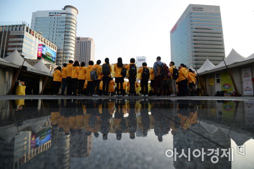 [포토]광장에 모인 해외 교민들 '세월호 참사 진상규명 촉구!'