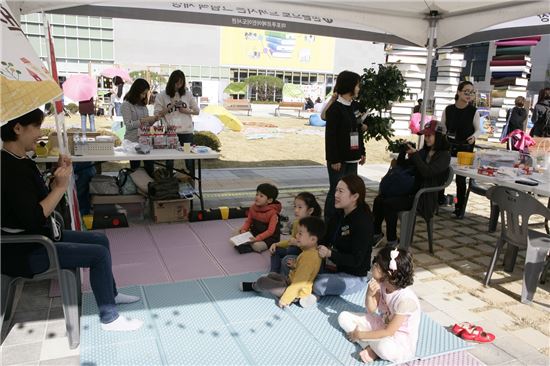 [포토]마포동네 책축제 9000여명 방문 성황 