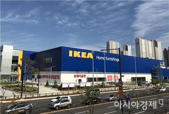 [상생의 민낯②]출점절벽 오나…금지법안 봇물에 유통기업들 '벌벌'