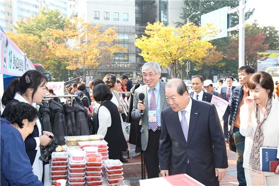 [포토]마포인재 육성 위한 나눔바자회 