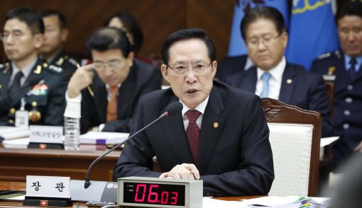 30일 오후 서울시 용산구 국방부에서 열린 국회 법제사법위원회의 군사법원 국정감사에서 의원들의 질의에 답변하고 있다. (사진=연합뉴스)