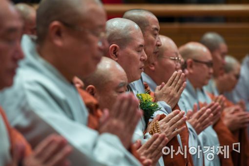 [포토]합장하는 자승 조계종 총무원장
