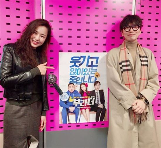 ‘씨네타운’ 이하늬 “언니 이슬기 때문에 둘째 콤플렉스 있어”