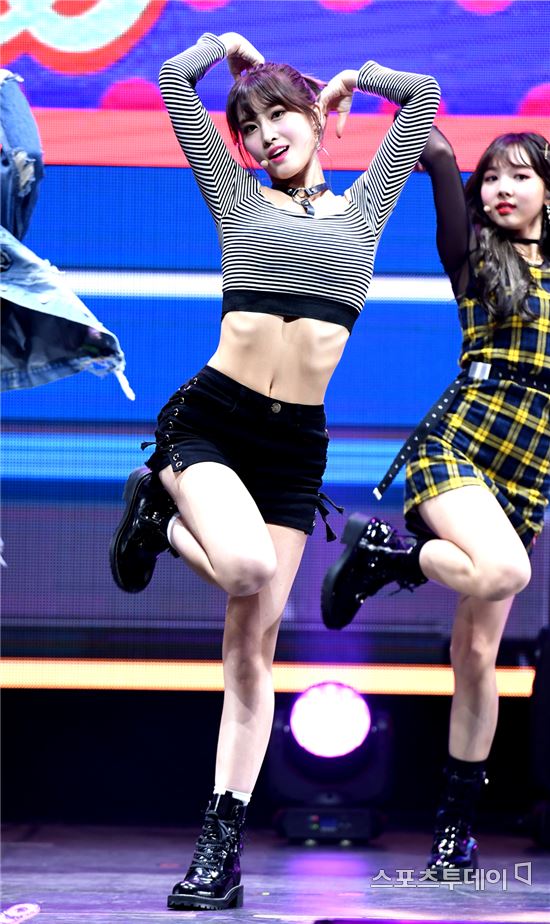 [포토] 트와이스 모모, '바디라인이 다 했네'