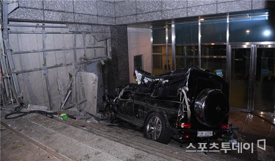 故 김주혁의 파손된 차량 