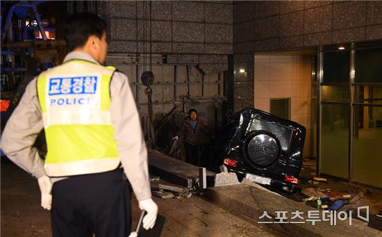 故 김주혁의 사건 현장 수습하는 경찰들 