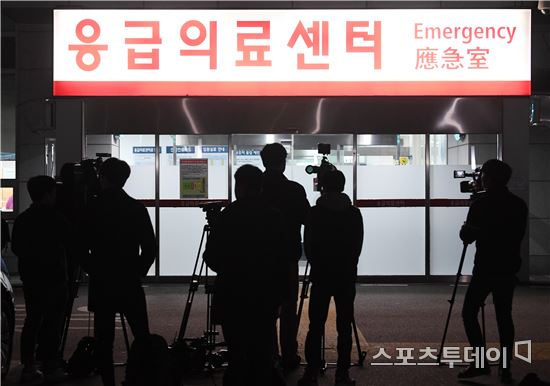 김주혁이 이송된 응급실 찾은 취재진과 관계자들