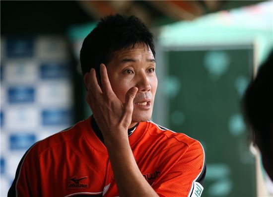 2012년 한화 이글스 감독대행 시절의 한용덕 두산 베어스 수석코치[이미지출처=연합뉴스]