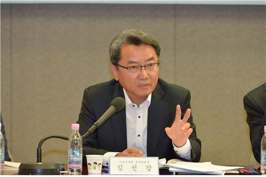 김선갑 위원장 토론 장면 