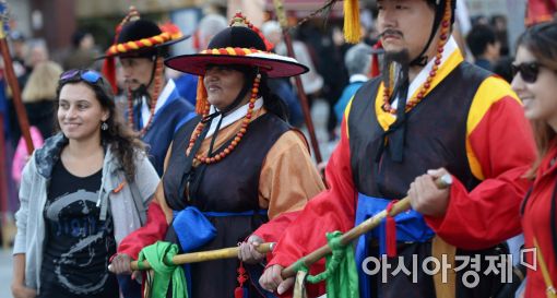 정부, '관광적자 줄이기' 나선다…평창올림픽 적극 활용