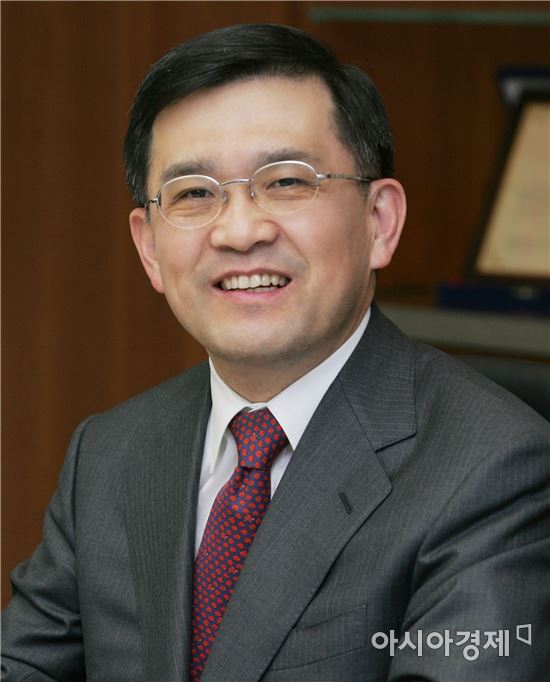 권오현 길 걷는 김기남…삼성전자 '샐러리맨 회장' 신화 또 썼다