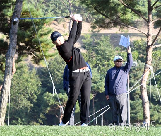 [포토]호쾌한  티샷하는 김세진 선수