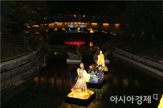 영암군 국화축제 야간 조명으로 가을밤 정취 물씬