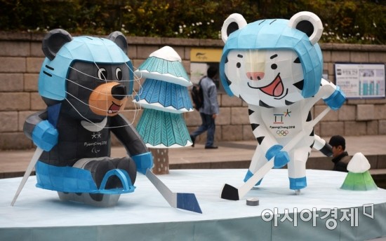 [포토]수호랑과 반다비의 힘찬 몸짓