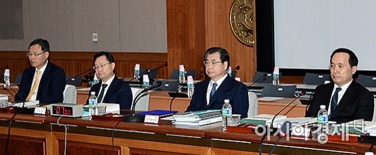 [포토] 감사 시작 기다리는 서훈 국정원장