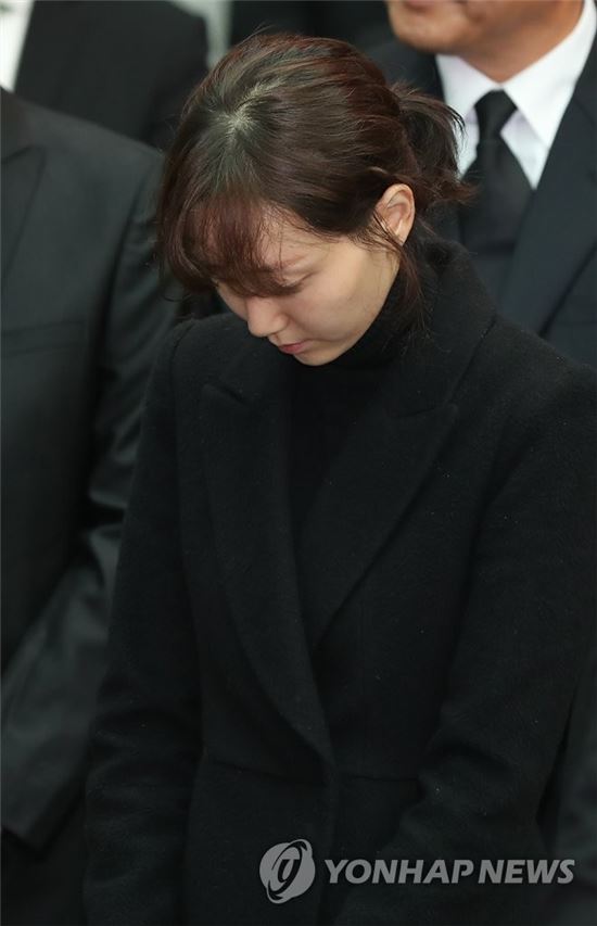 김주혁 발인…이유영, 슬픔 속에 수척해진 모습, 네티즌 "힘내세요"
