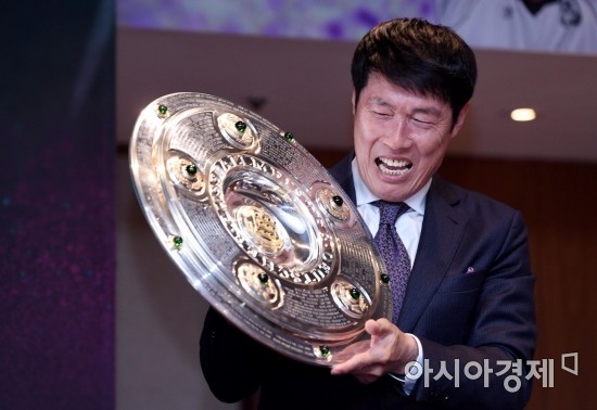 [포토] 차범근, '30년 만에 들어봅니다'