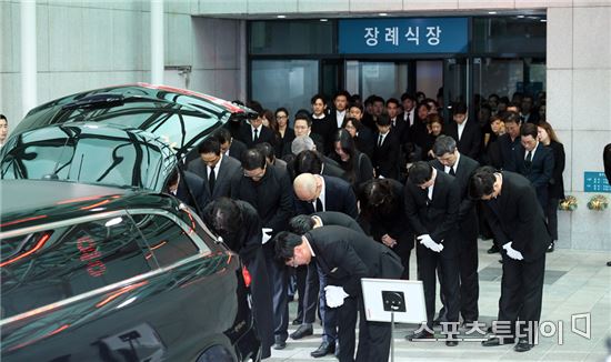 경찰, 故김주혁 차량 국과수 검사의뢰…"결함 유무 확인"