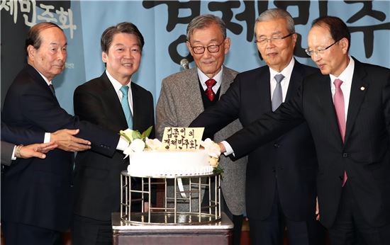 대선 후 다시 만난 김종인·안철수 "정치 관여 안해…역할 끝났다"