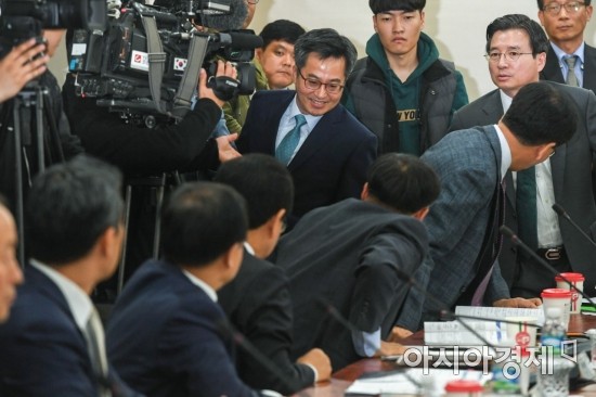 [포토] 부처 장관들과 인사하는 김동연 경제부총리