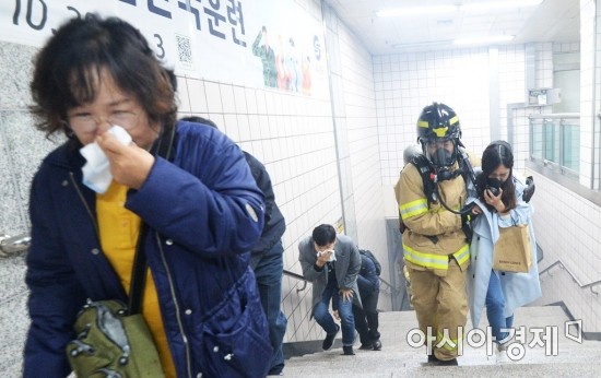[포토]'지하철에서 화재가 발생한다면'