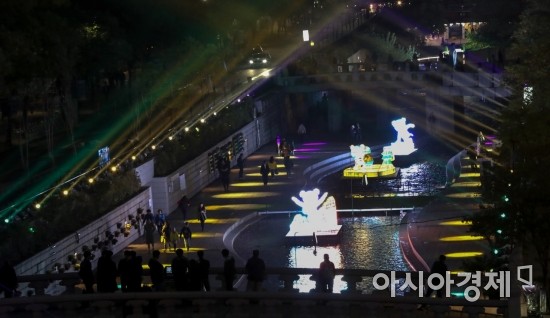 [포토]평창동계올림픽 불 밝힌 청계천