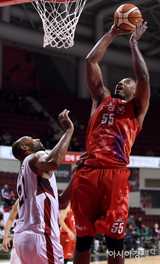 [포토] 사이먼, '구경이나 해'