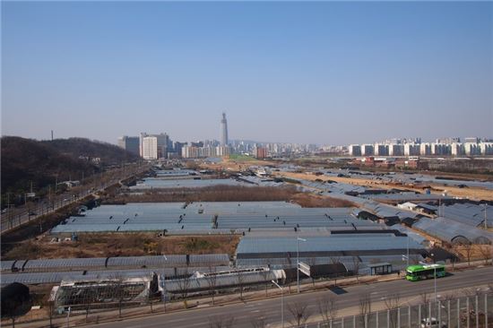 2015년 수서역 남쪽에서 수서역 방향으로 촬영한 모습.
