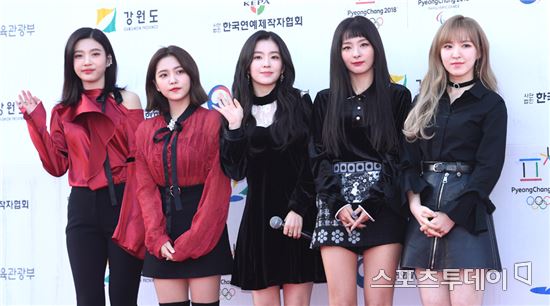 故종현 추모 분위기 속 지상파 3가 가요축제 분위기…'차분'