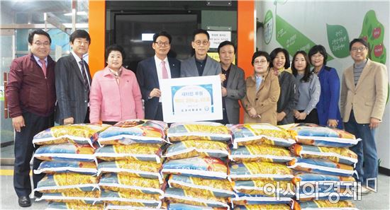 빛과사랑교회, 광산구 수완동에 ‘사랑의 쌀’기탁