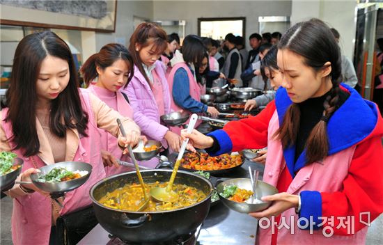 호남대, 외국인 유학생 구례 화엄사 매료되다