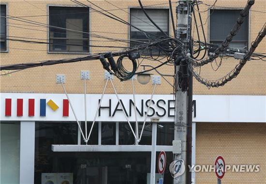 '성폭행 논란 한샘' 일파만파…피해자 측 변호인 "유인 당해서 모텔 감금"