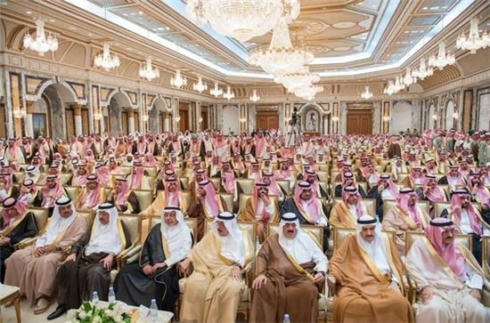 지난 6월 빈 살만 왕자를 새로운 왕세자로 책봉하는 자리에 모인 사우디 왕가의 왕자들 모습(사진=EPA연합뉴스)