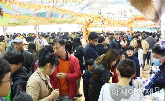 함평국향대전 24만명 다녀가~"역대 최초 입장료수입 8억원 돌파"
