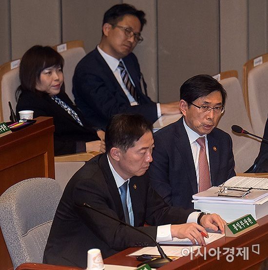 [포토] 예결위 전체회의, 답변하는 박상기 법무장관