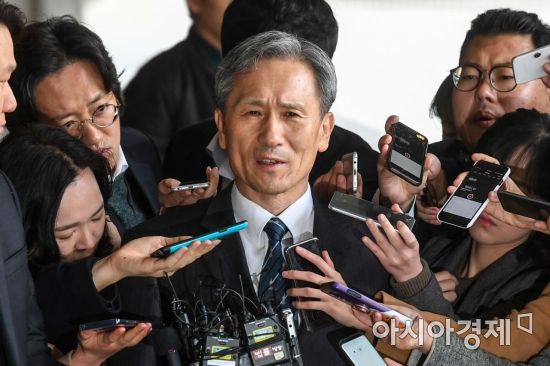 '軍 댓글공작' 김관진 구속…법원 "정치관여 혐의 소명"
