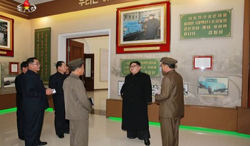 북한 조선중앙TV가 4일 보도한 김정은 북한 노동당 위원장의 '3월16일 공장' 현지지도 모습. (사진=연합뉴스)