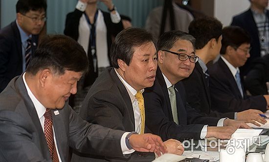 [포토] 도종환 "국회의원 때문에 장관직 힘들다"