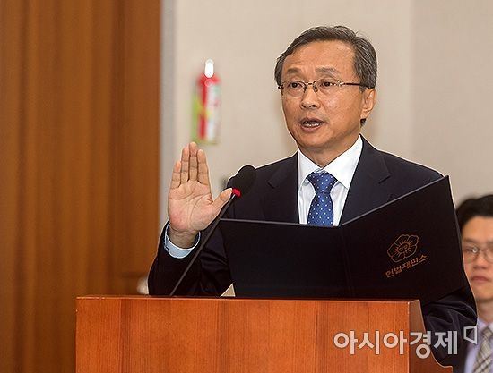 [포토] 증인선서하는 유남석 헌재재판관 후보자