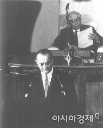 1966년 국회에서 연설 중인 린드 존슨 미국 대통령(사진=국회기록보존소)