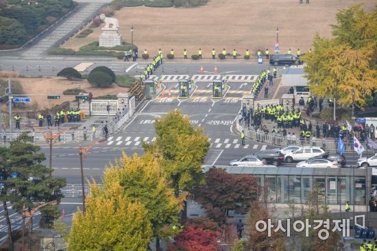[포토]국회 앞 경계 강화 나선 경찰병력