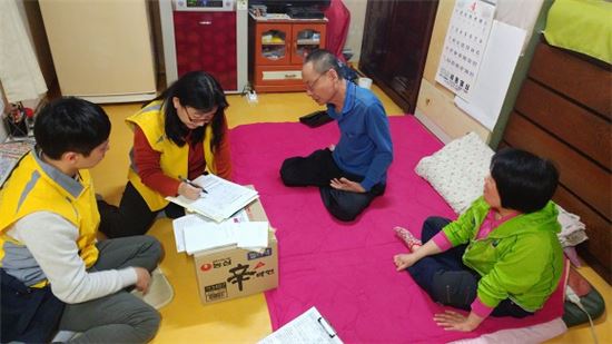 관악구 지하방 조사하다 만난 할머니 하소연...