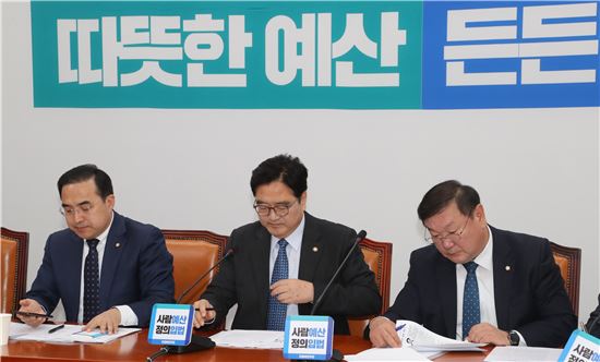 與 "소방의 날…부족한 소방관 충원 담은 예산안 野 협조해야"