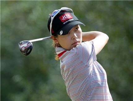 유선영 4타 차 3위 "강풍이 미워~"