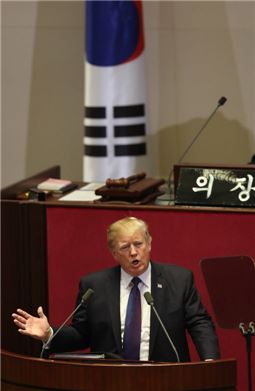 [이미지출처=연합뉴스]트럼프, 한국은 신뢰할 수 있는 동맹    (서울=연합뉴스) 안정원 기자 = 도널드 트럼프 미국 대통령이 8일 오전 국회 본회의장에서 국회연설을 하고 있다. 2017.11.8    jeong@yna.co.kr(끝)<저작권자(c) 연합뉴스, 무단 전재-재배포 금지>