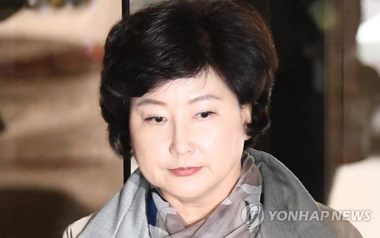 가수 고(故) 김광석부인 서해순 씨가10월12일 오후 서울 종로구 서울지방경찰청에 피고발인 신분으로 출두하고 있다. [이미지출처=연합뉴스]