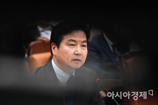 靑, 홍종학 후보자 인사청문보고서 재송부 요청…임명 강행하나