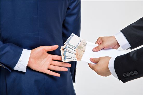 "명의도용 가입·대가로 현금 지급"…보험설계사 불법영업 적발